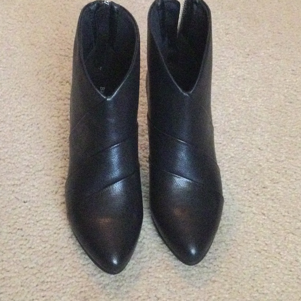 Elegant Black Ankle Boots - Picture 2 of 8